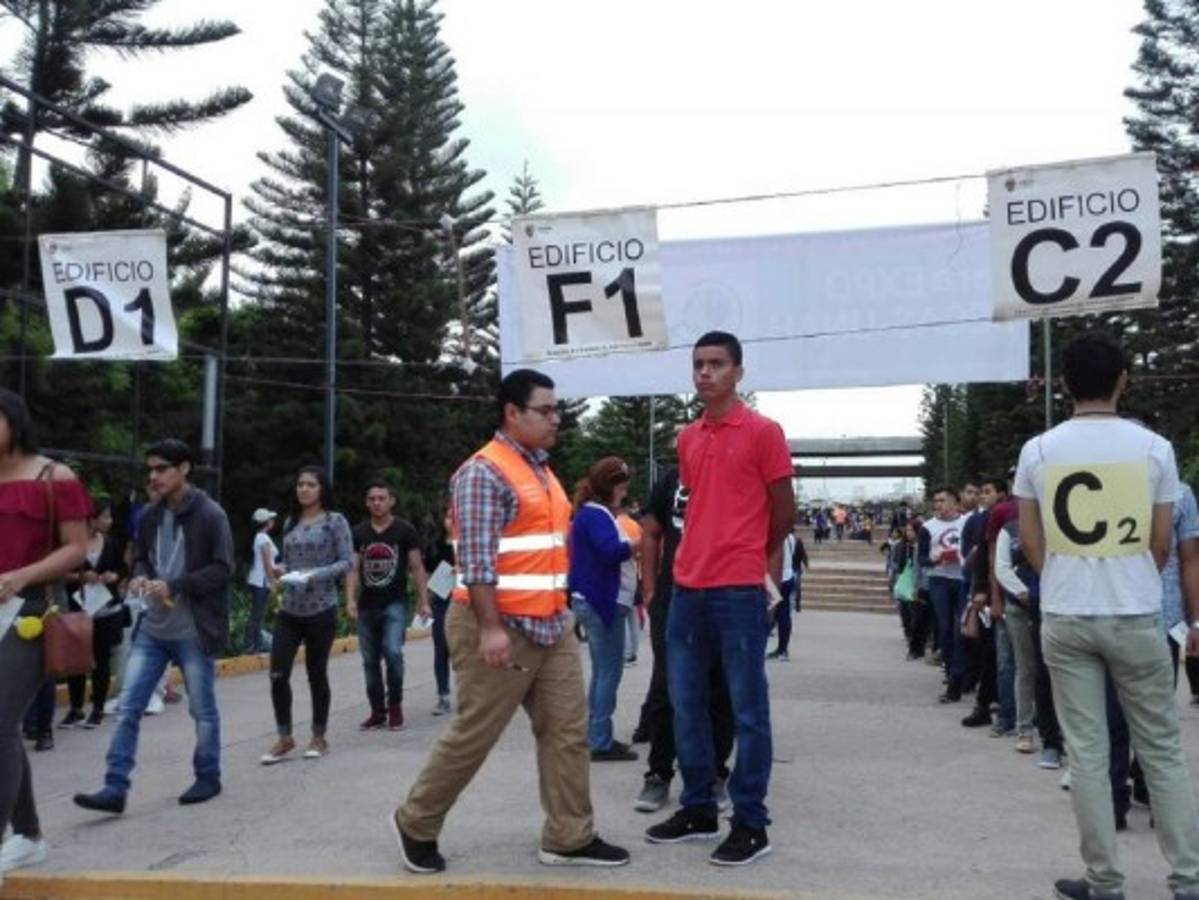 UNAH aplica examen de admisión a más de 12 mil aspirantes