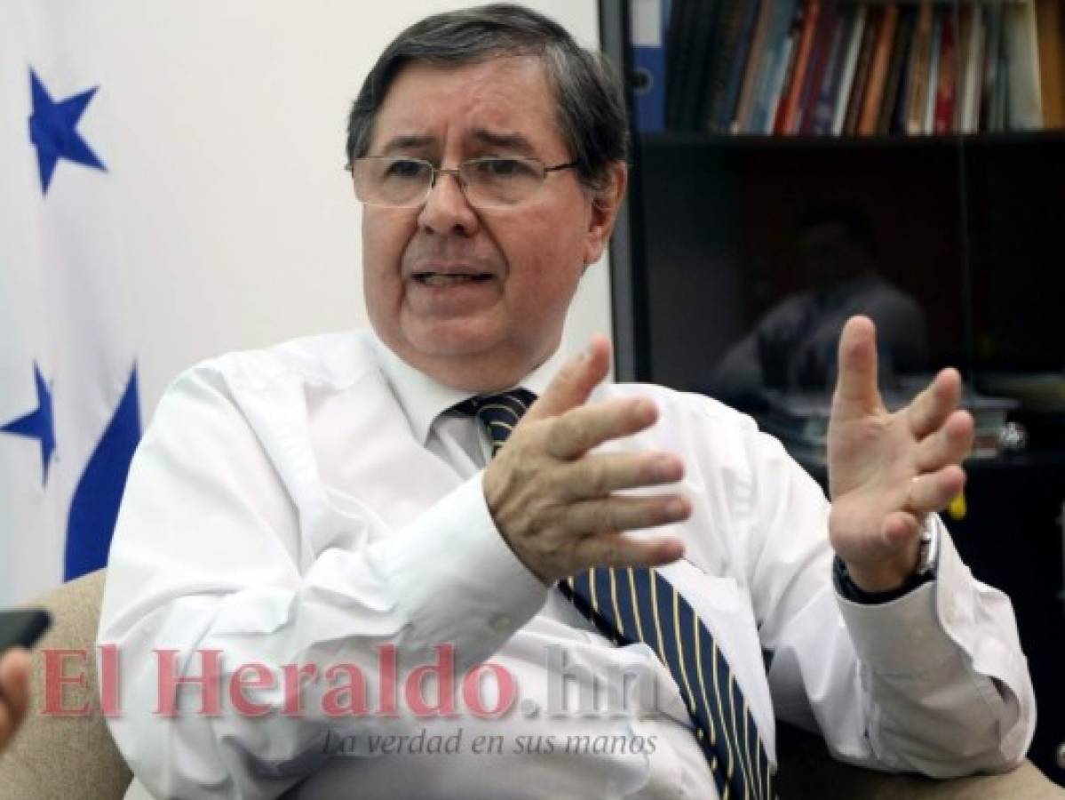 Luiz Guimarães: 'ONG son industria para robo de dinero público'