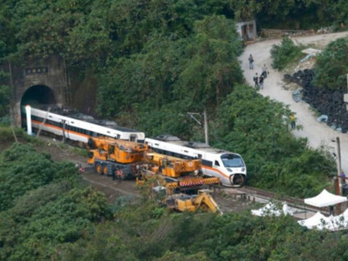 Taiwán arresta a dueño de camión tras accidente de tren