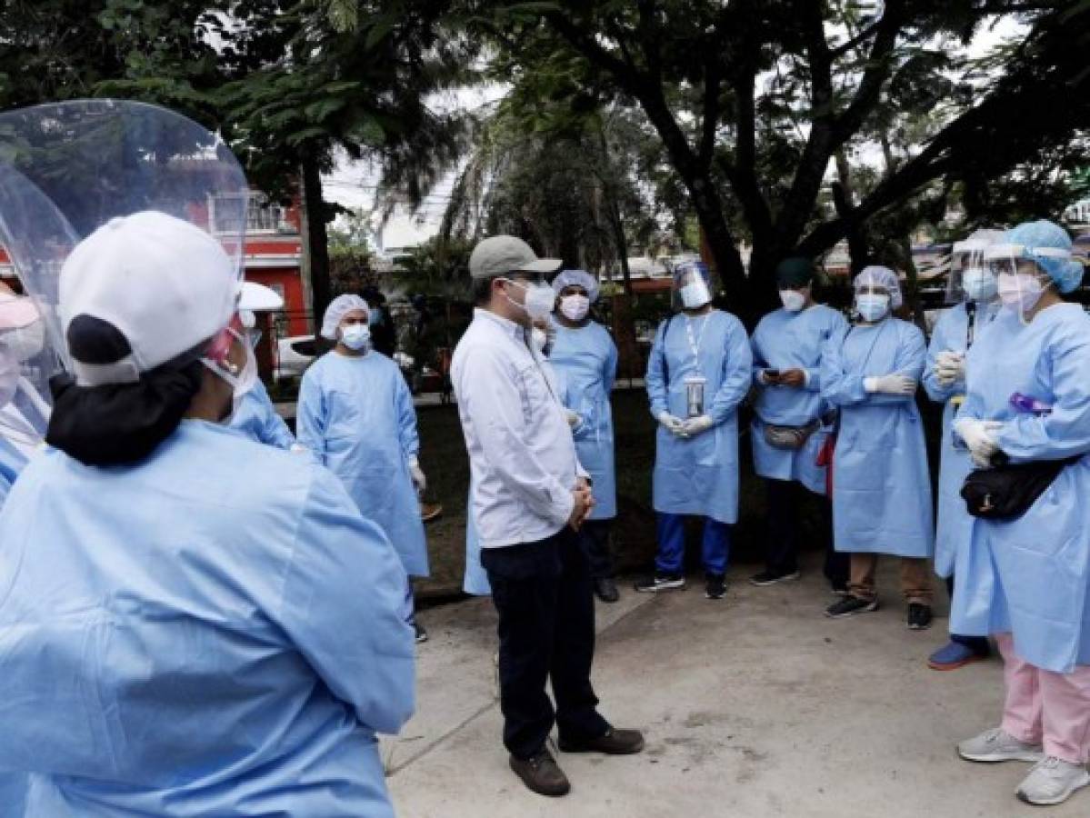 Presidente Hernández pide ampliar salas para pacientes de covid-19 en Comayagua