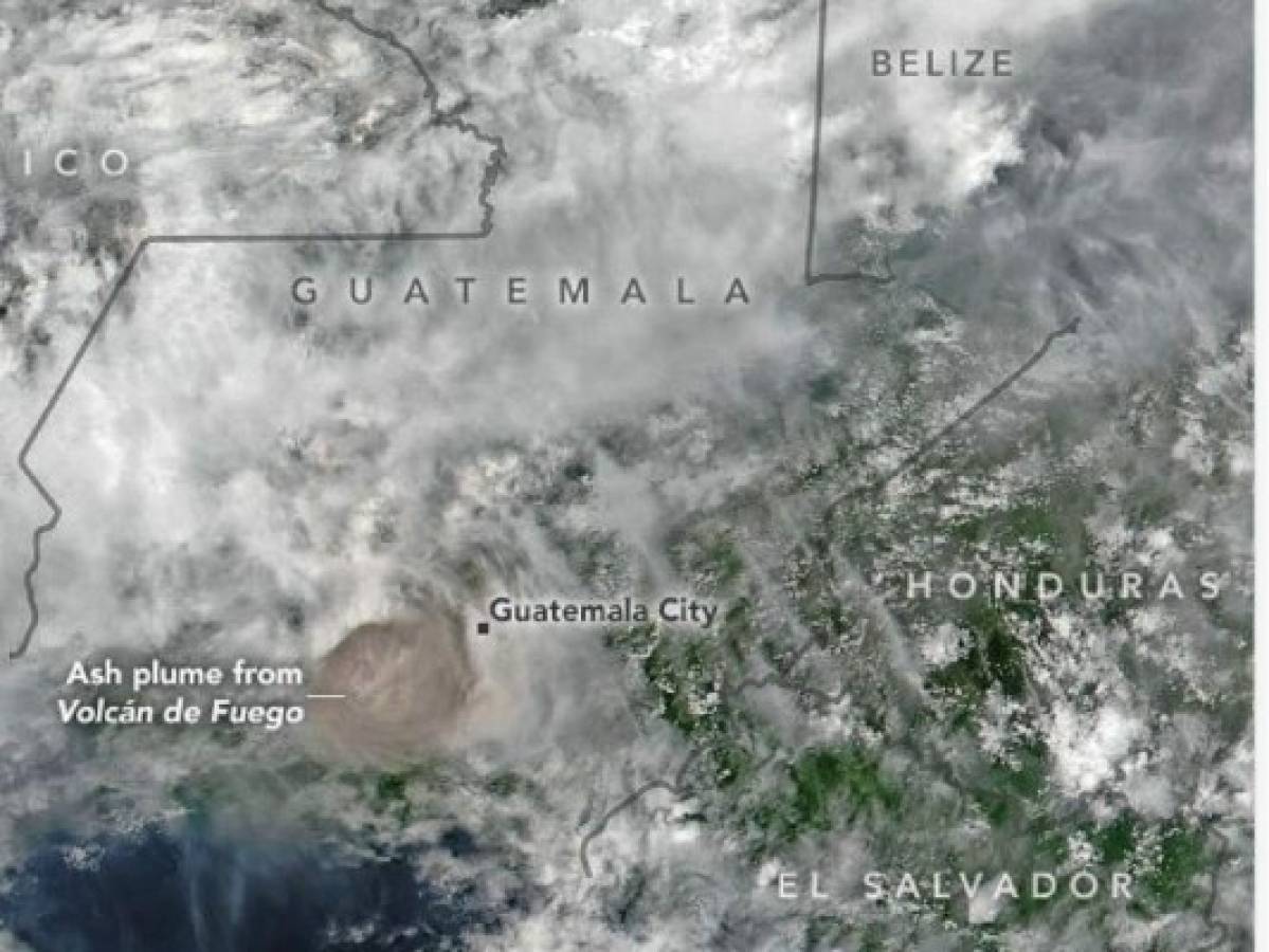 El volcán de Fuego emitió la mayor cantidad de gases tóxicos en la era satelital, según la NASA