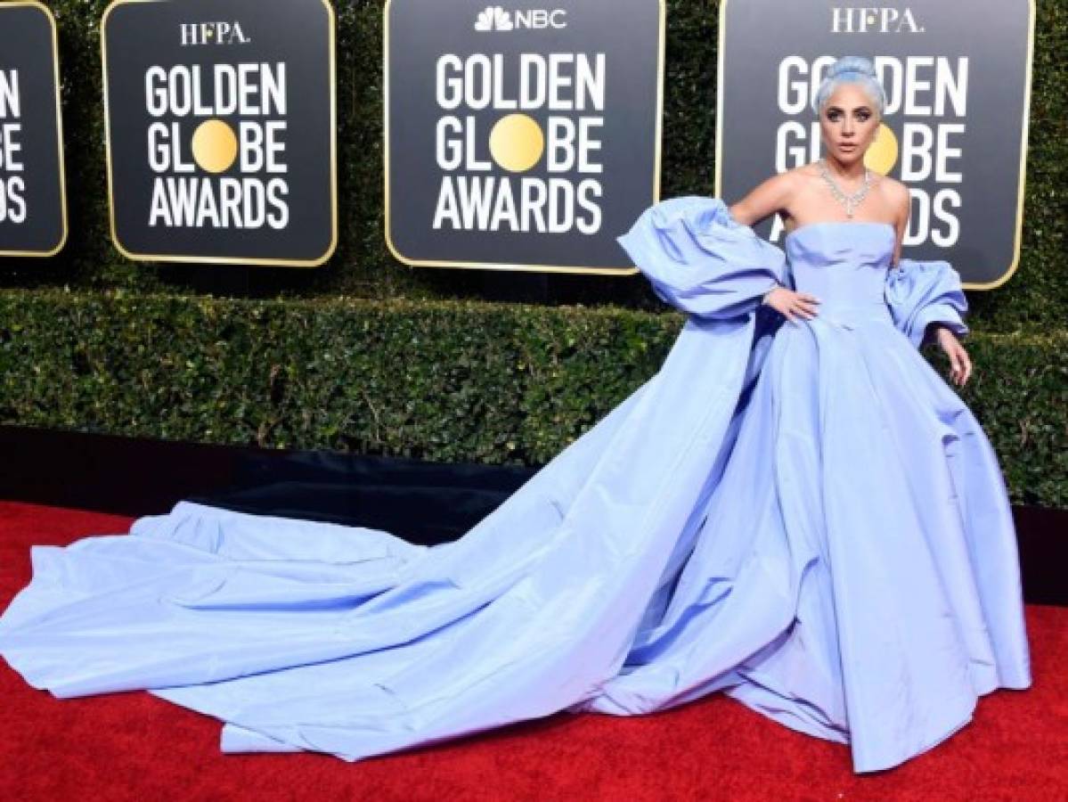 Lady Gaga y su vestido de Cenicienta Azul en los Golden Globe 2019