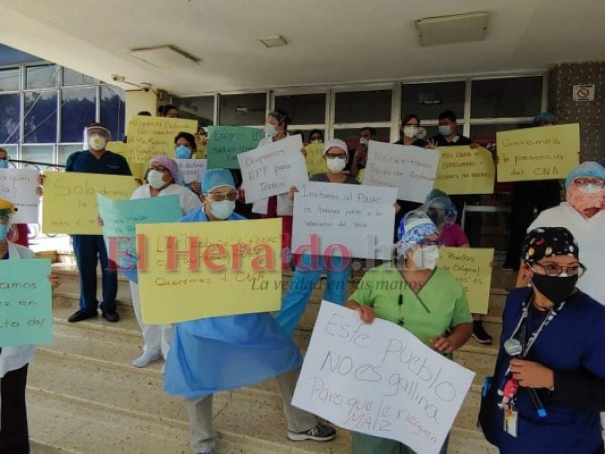 Pacientes en carpas y 50 camas vacías muestran crisis en el Hospital Escuela