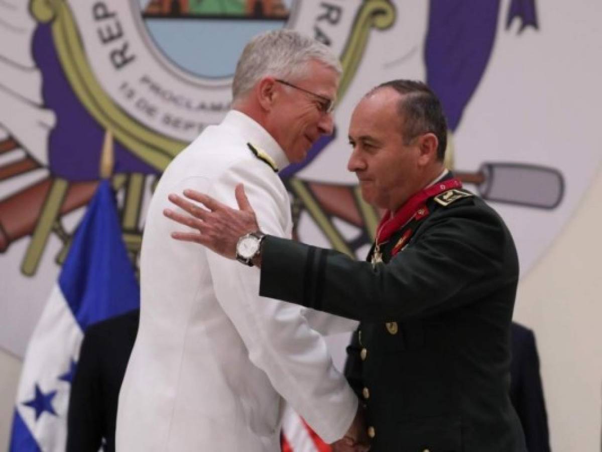 Comando Sur da medalla al mérito al jefe de Fuerzas Armadas