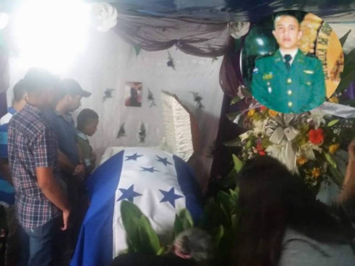 Oficial de las Fuerzas Armadas murió tras impactar con un bus en Talanga
