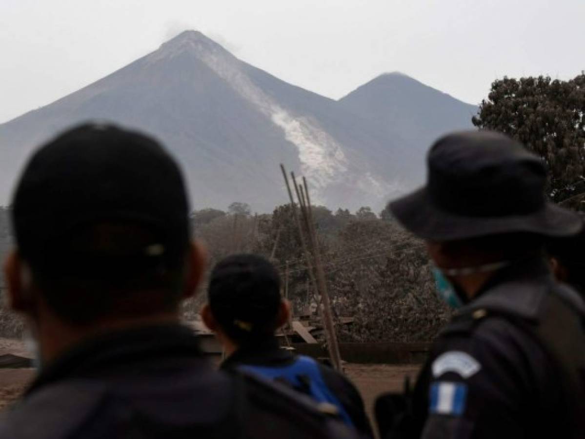 Volcán de Fuego en Guatemala nuevamente entra en actividad eruptiva