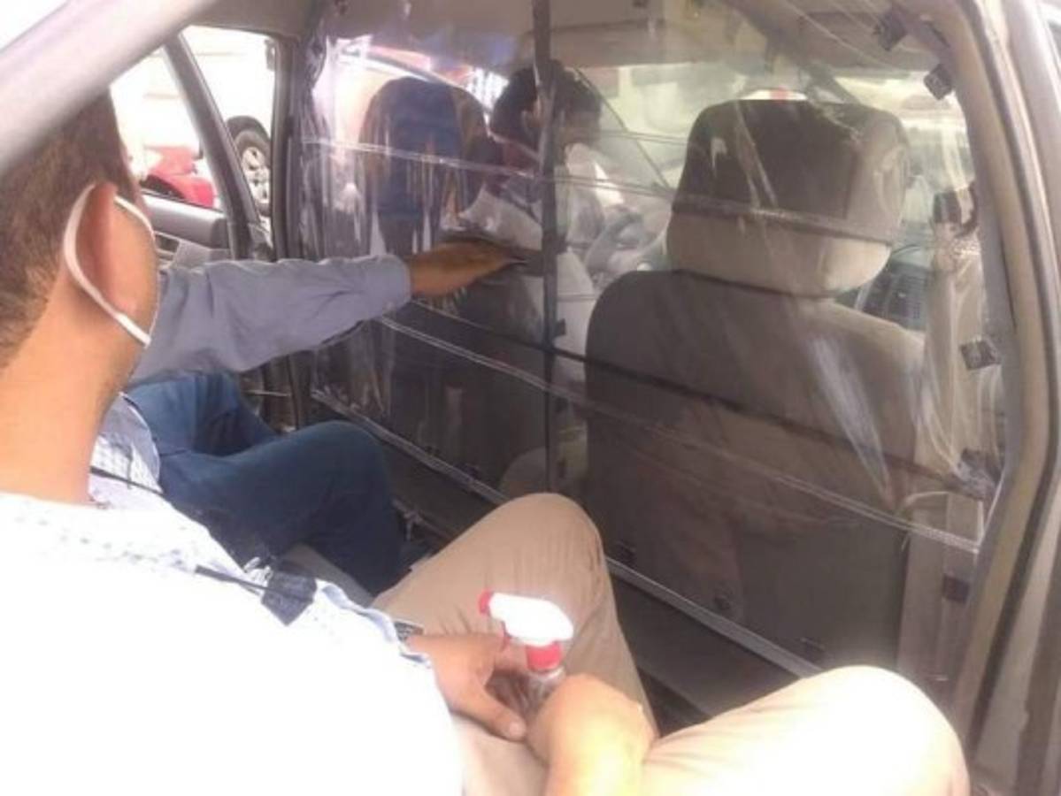 Se colocarán materiales que puedan ser limpiados a diario con desinfectante.