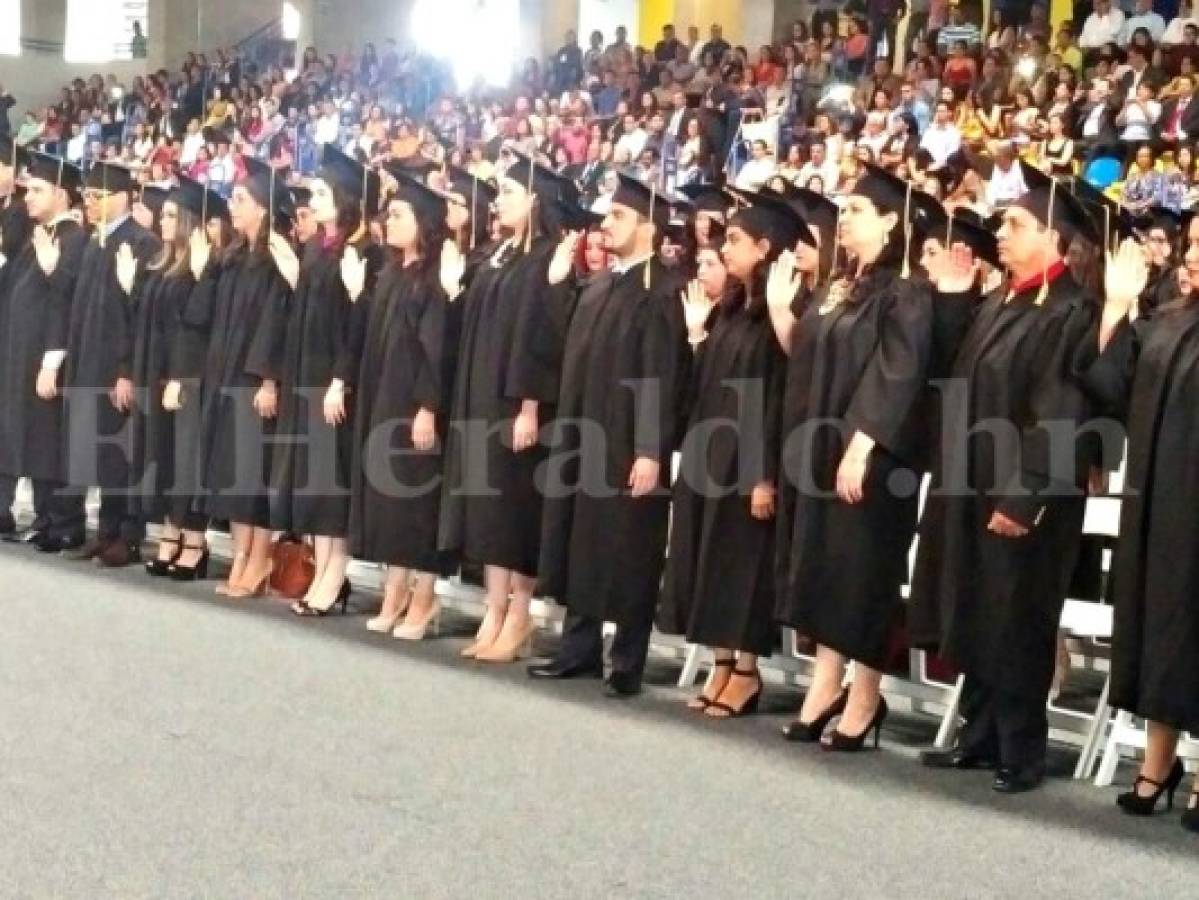 La Universidad Nacional Autónoma de Honduras gradúa 236 nuevos médicos