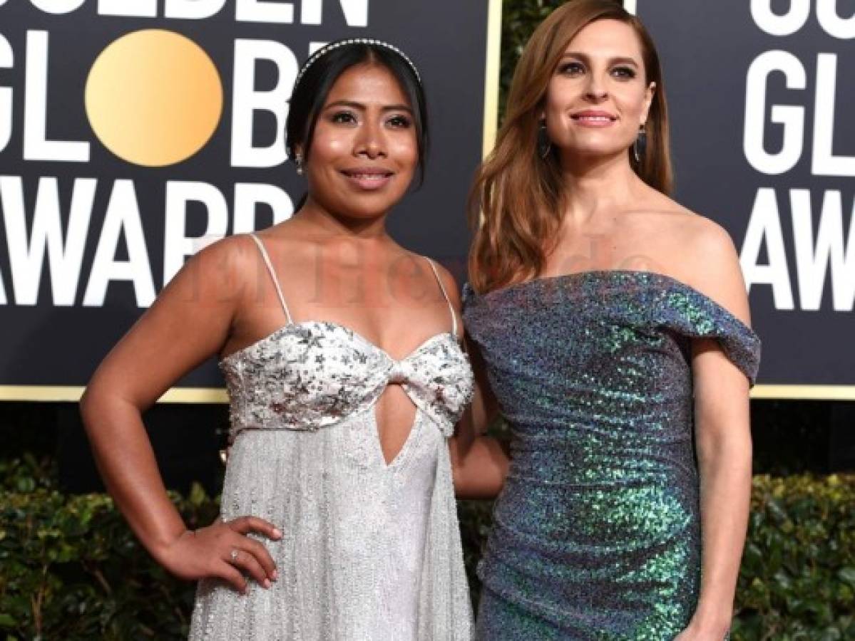 Captan a Yalitza Aparicio, actriz de Roma, bailando cumbia en fiesta de los Globos de Oro