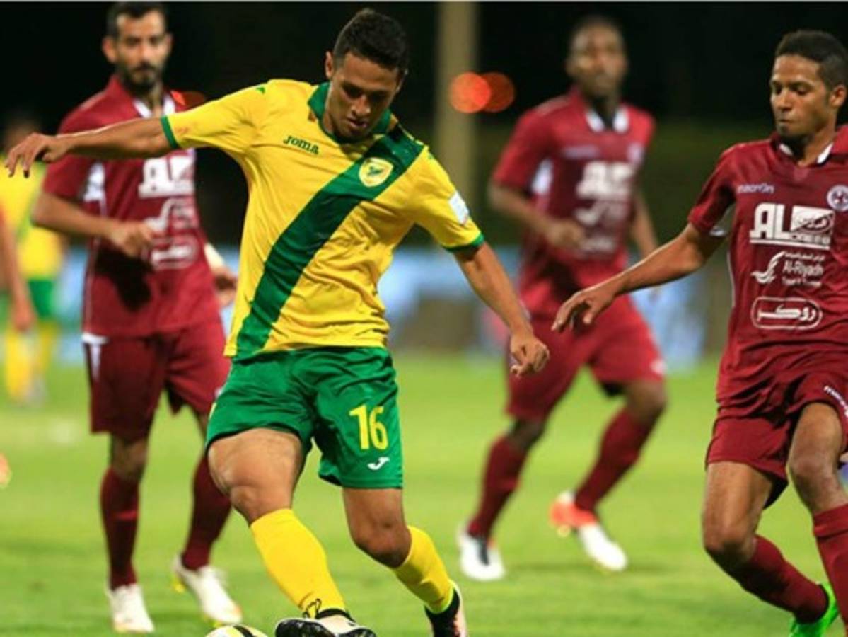 Futbolistas hondureños, perdidos de la élite, saltan a ligas emergentes