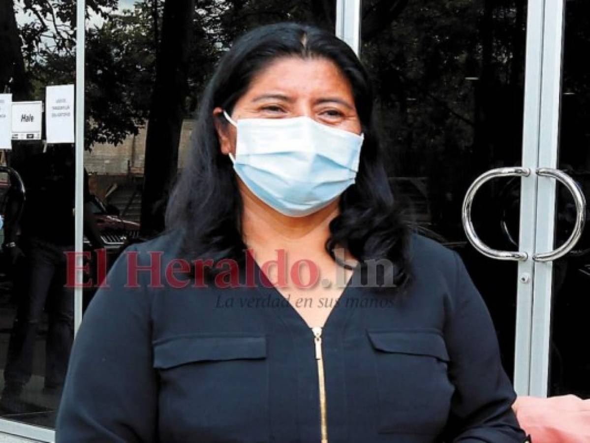 Mamá de Keyla Martínez denuncia que la persiguen en varios vehículos