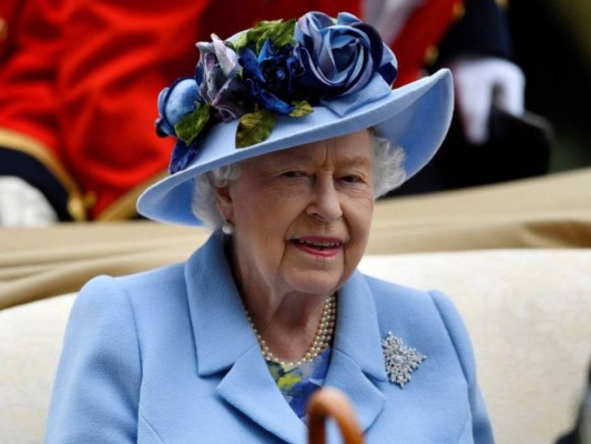 ¿Por qué fue hospitalizada la reina Isabel II?