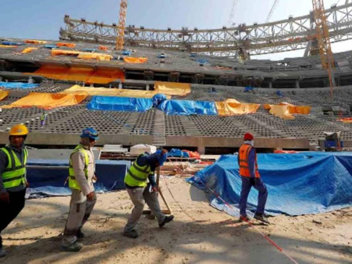 Catar anuncia tres casos de coronavirus entre trabajadores del Mundial 2022