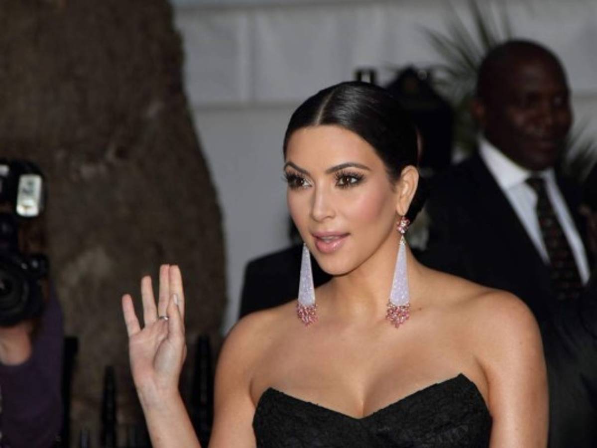 Detienen a 16 personas en París por robo de joyas de Kim Kardashian