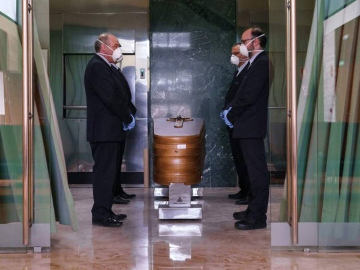 España supera los 19,000 fallecidos por coronavirus, un balance cuestionado