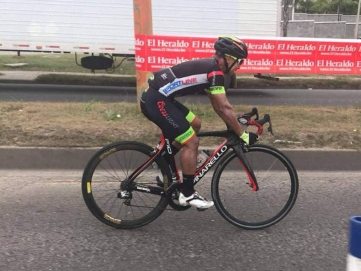 Iván Rodríguez, del Team Delta de San Pedro Sula, participante en la categoría Máster A. Foto Paola López