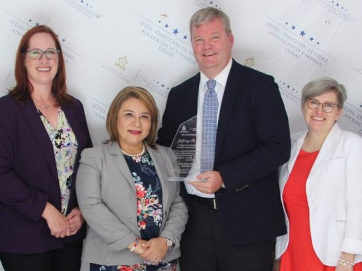 Estados Unidos garantiza respaldo en temas de niñez y familia