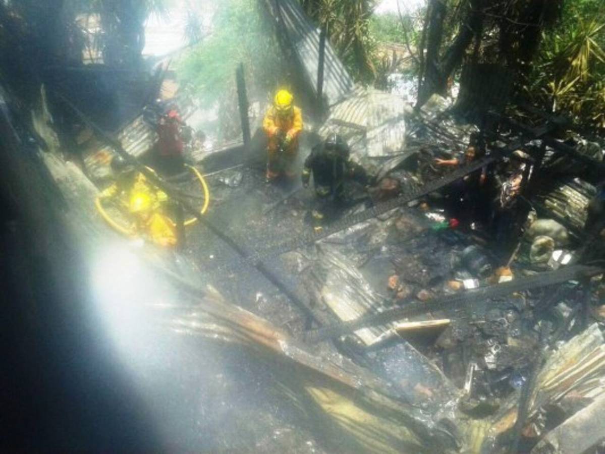 Rescatan ilesos a dos menores de un incendio en barrio San Martín