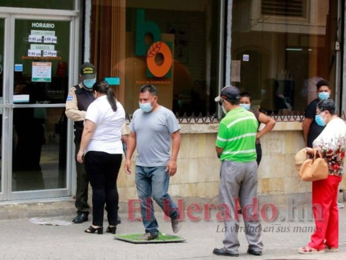 En las afueras de las agencias bancarias se brindará seguridad a los capitalinos. Foto: El Heraldo