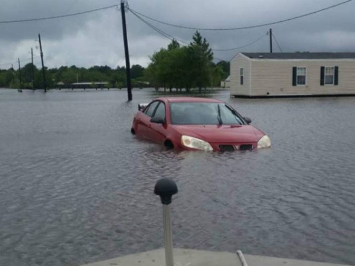 Tornados, lluvias intensas, inundaciones catastróficas dejó Harvey. Foto AFP