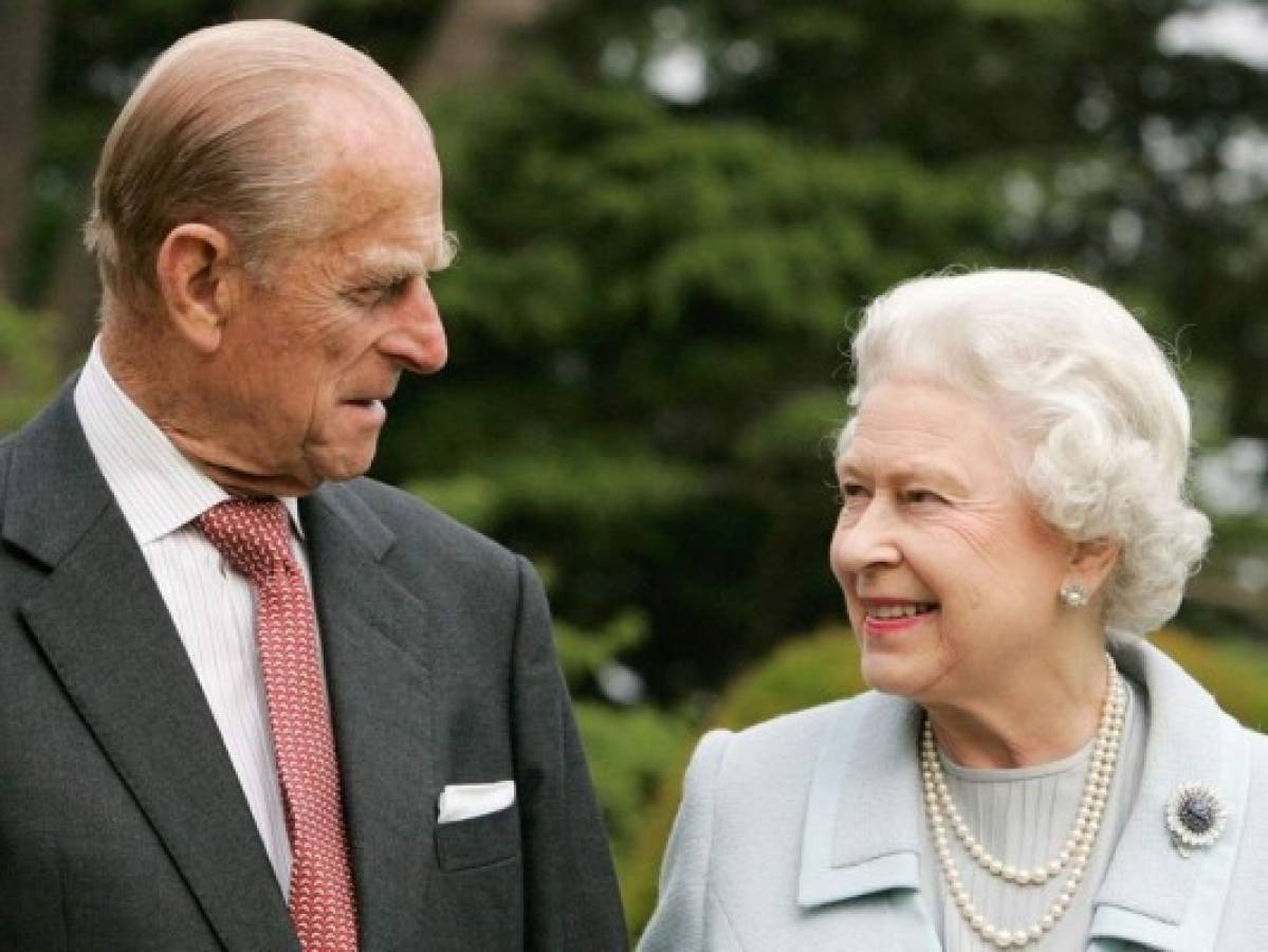 Isabel II siente un 'gran vacío' por la muerte del príncipe Felipe, según su hijo Andrés  