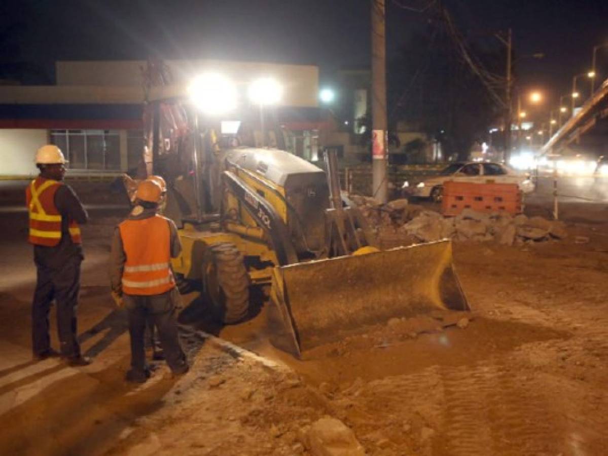 Infraestructura vial toma forma en horas nocturnas