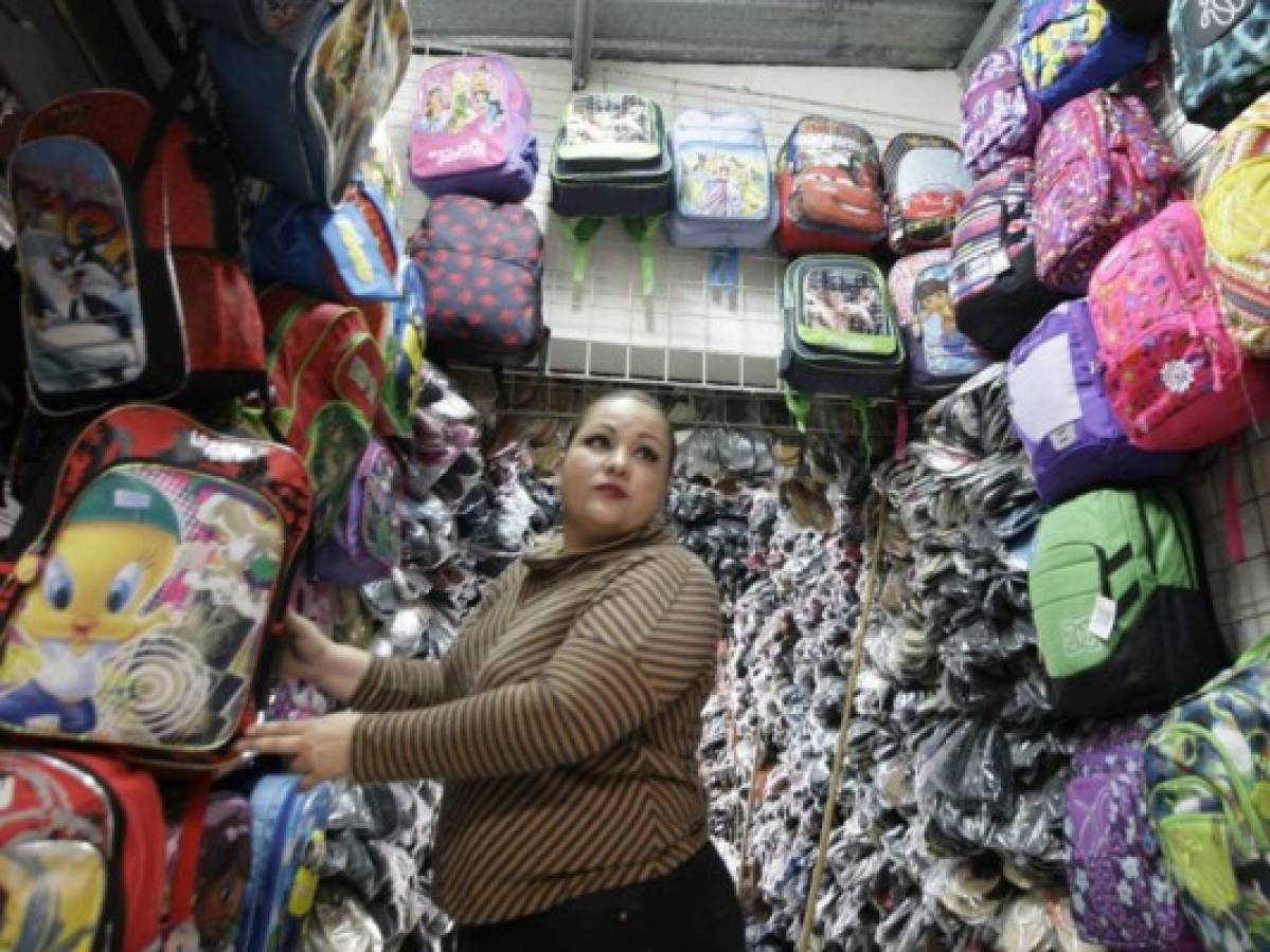 Comerciantes ofertan productos para escolares en mercados de Tegucigalpa  