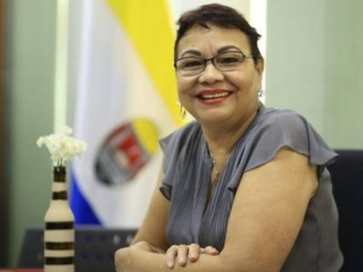Separan de su cargo a Isbela Orellana, directora de la UNAH-VS