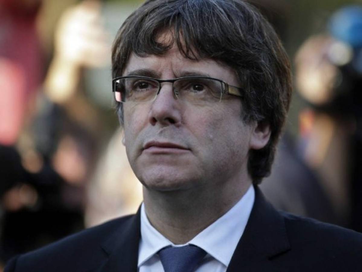 Carles Puigdemont debe de regresar a España para su investidura como presidente catalán