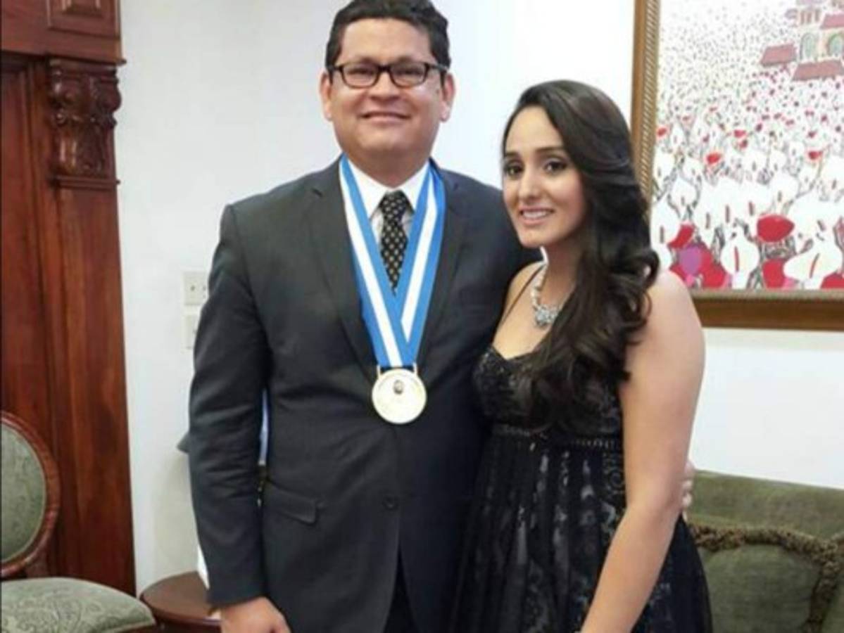 Ministro Marlon Escoto será papá por primera vez