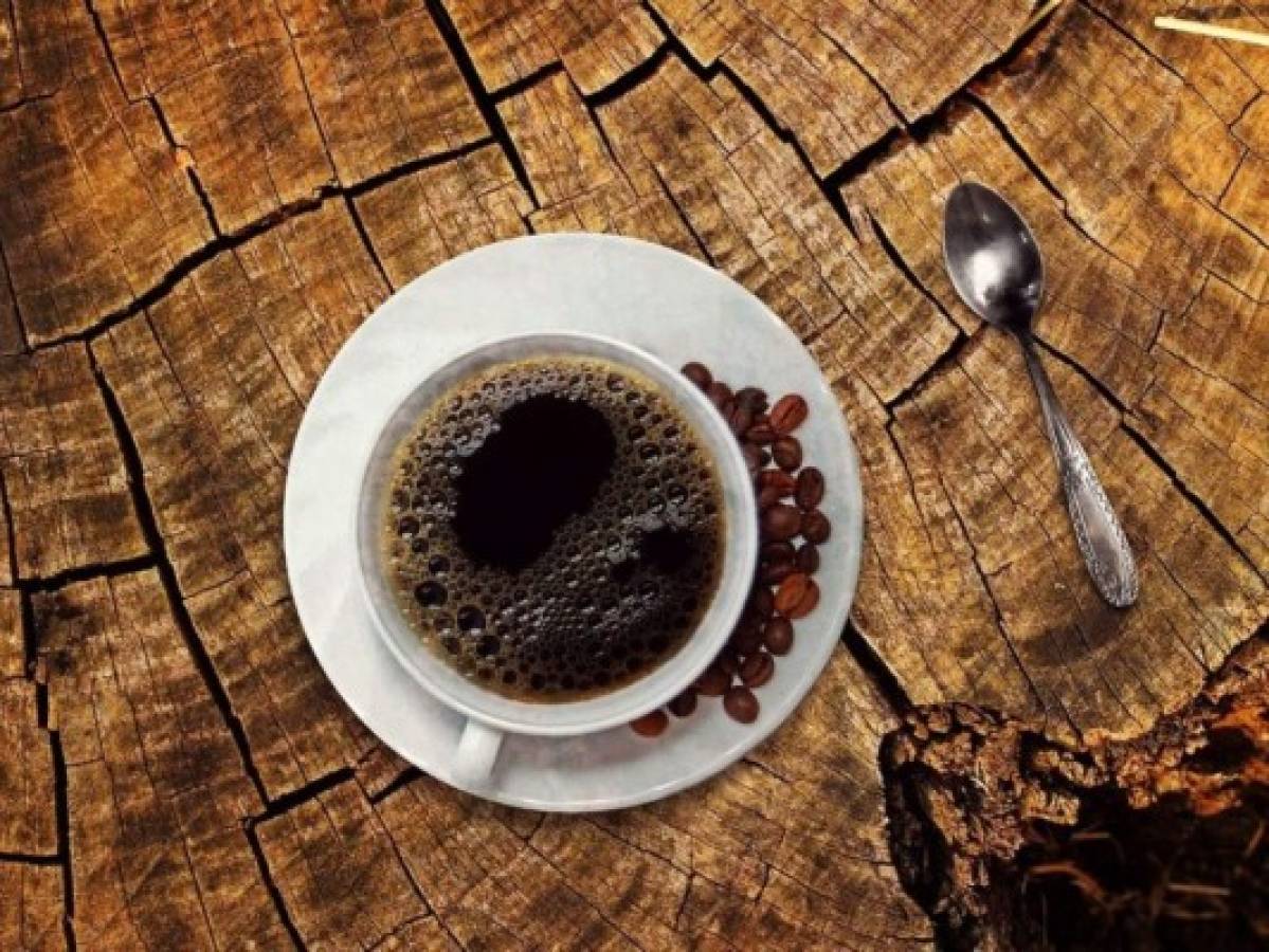 El café es un líquido ácido, y todos los ácidos dañan el esmalte dental. Foto: Pixabay