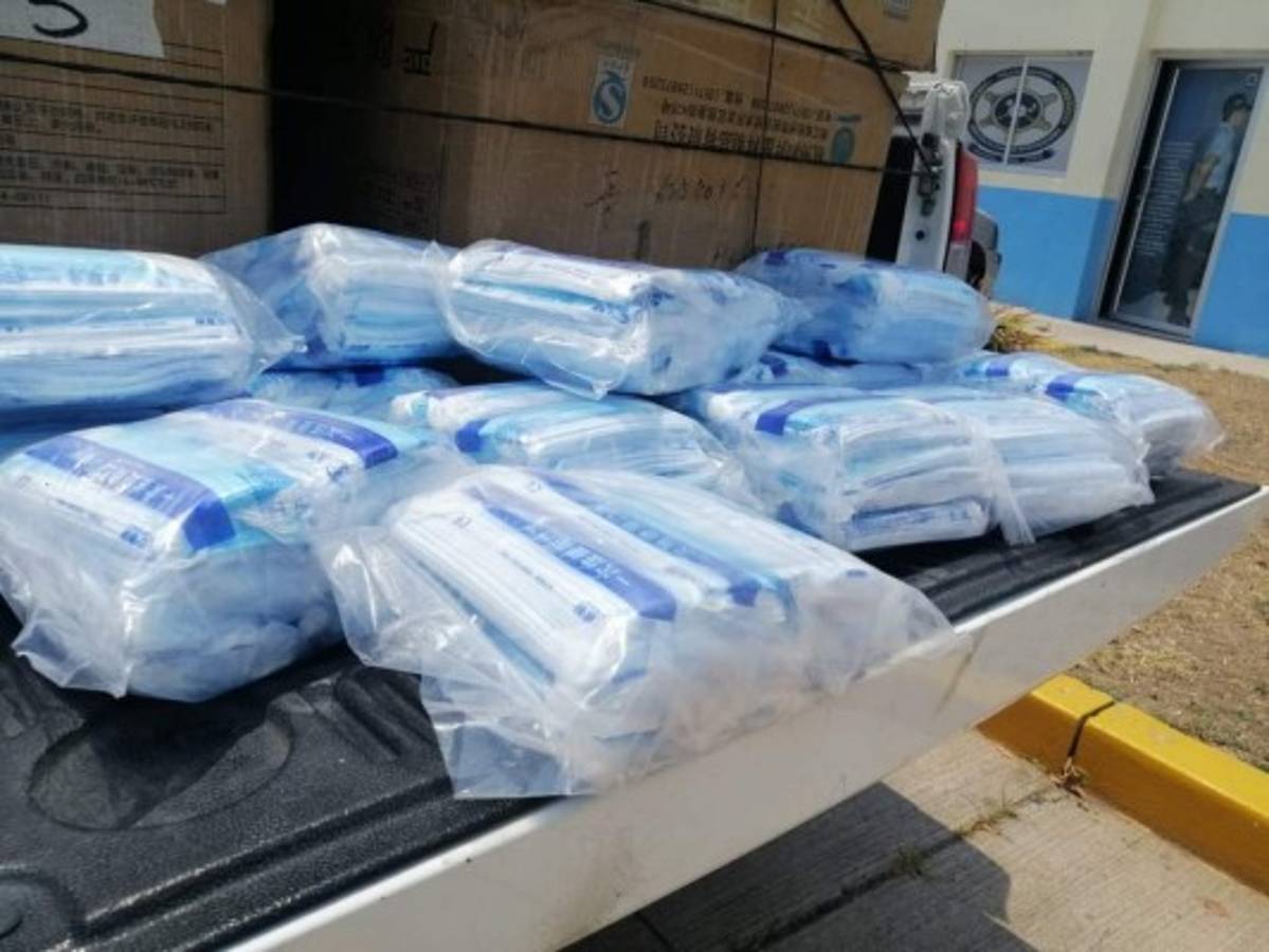 Investigan a funcionarios que venden mascarillas adquiridas por el Estado