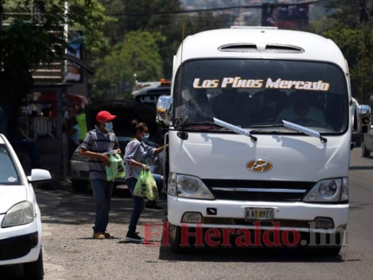 Para dónde nos hacemos, “aquí así es”, nada puede ser distinto, todo se mueve en un modo de ser petrificado, colgado de la historia. “¿Y no es que dijo que el bus llegaba hasta adentro de la aldea? –tranquila señora es que aquí así es”. Foto: El Heraldo