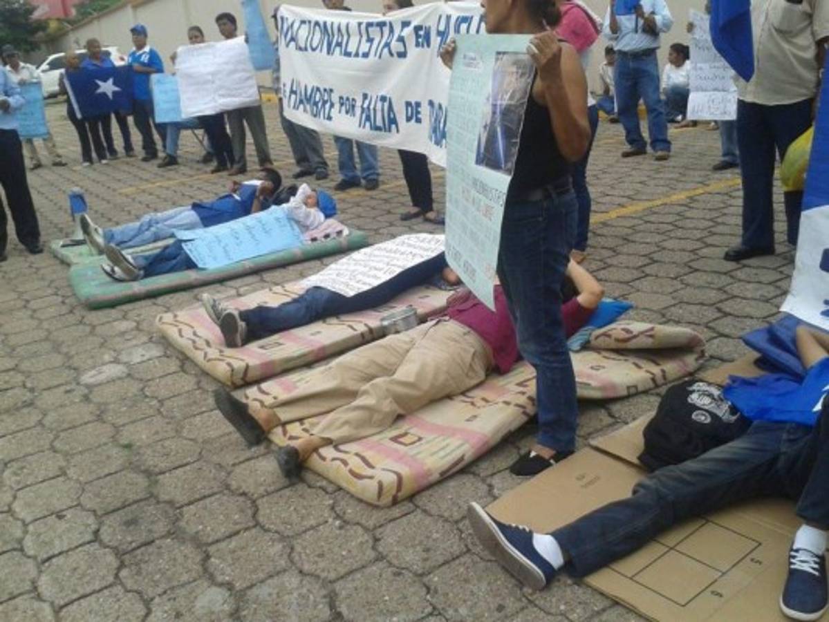 Activistas realizan huelga de hambre en la Presidencial 