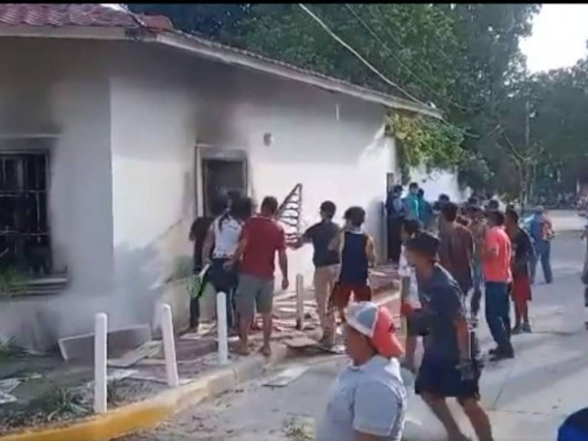 Videos muestran ira y destrucción durante ataque contra Giorgio Scanu