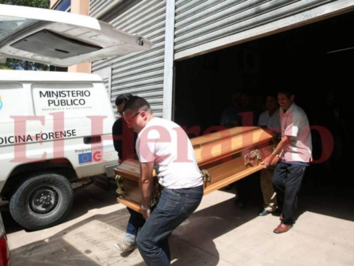 Retiran los cuerpos de hombres muertos en accidente en carretera al norte de Honduras