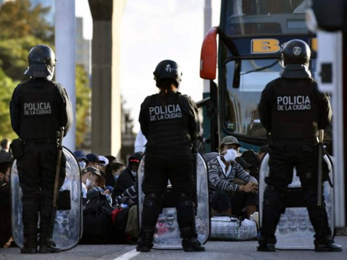 Perú refuerza frontera con Ecuador y fabrica respiradores por coronavirus