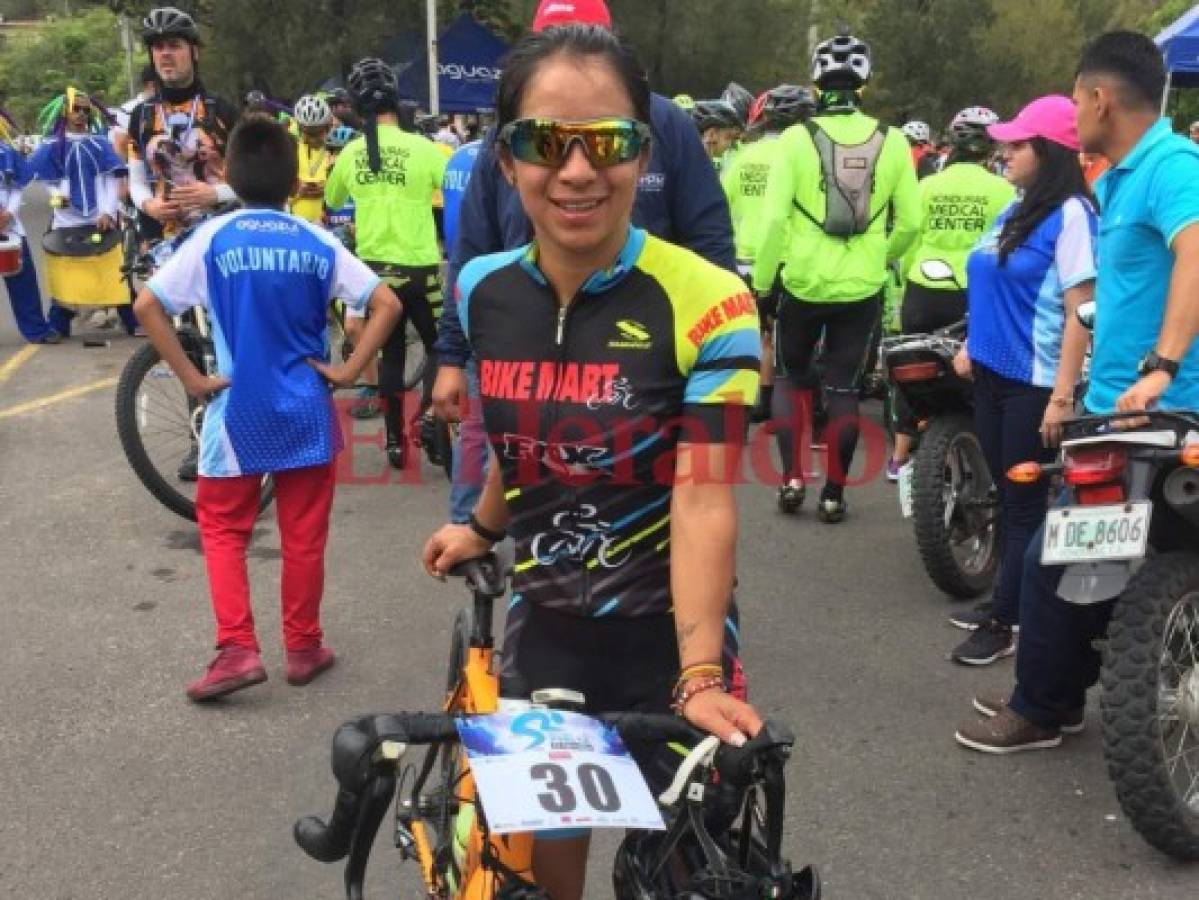 Angie Gómez es la ganadora de la categoría Élite Femenina en la Séptima Vuelta Ciclística