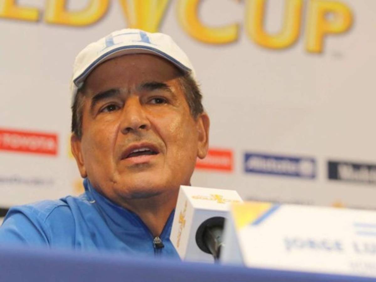 El baile de Jorge Luis Pinto en plena conferencia de prensa