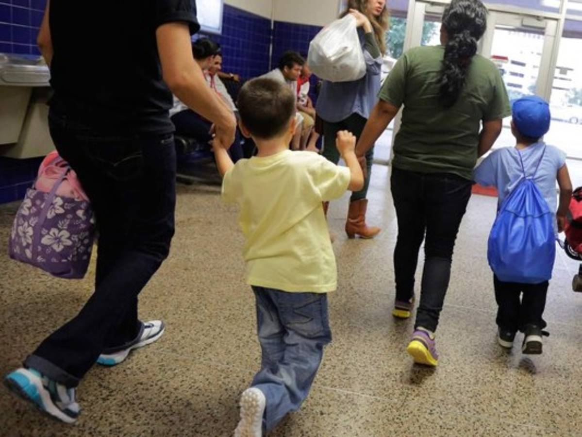 Más de ocho mil niños migrantes hondureños detenidos en el 2016