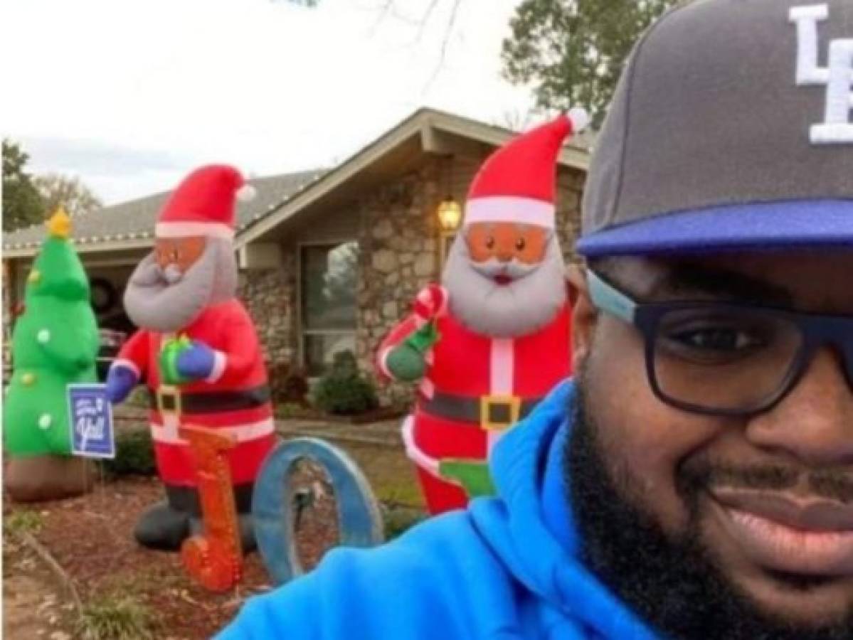 Lo critican por decorar su casa con un Santa negro