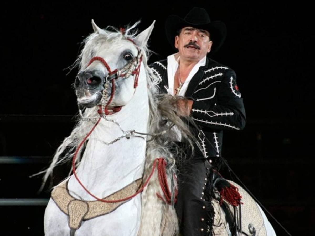 Joan Sebastian no se sometió a tratamiento contra el cáncer por no quedar estéril
