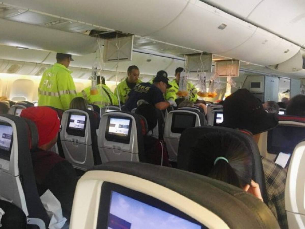 Al menos 37 heridos por turbulencias en avión de Air Canadá; vuelo fue desviado a Honolulu