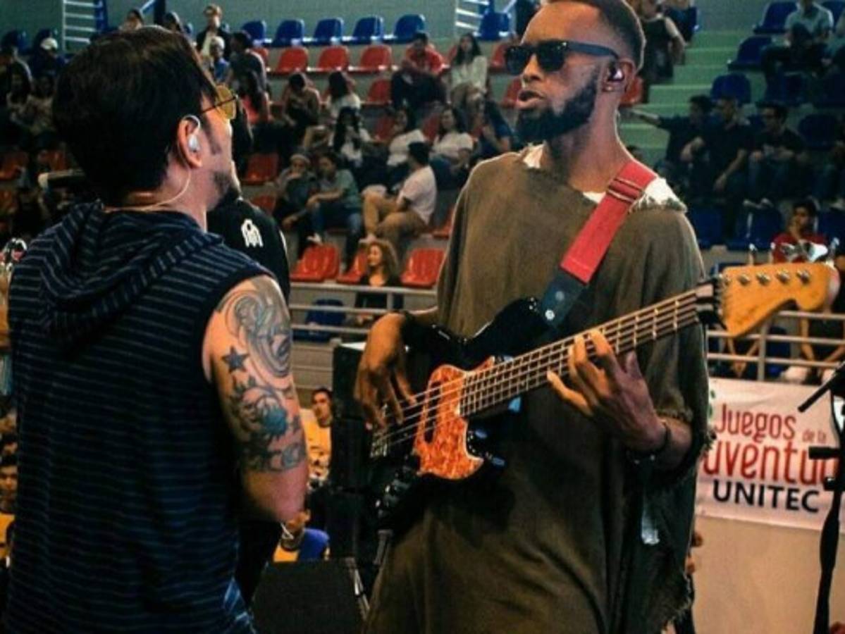 Piden oraciones para músico hondureño que sufrió grave accidente