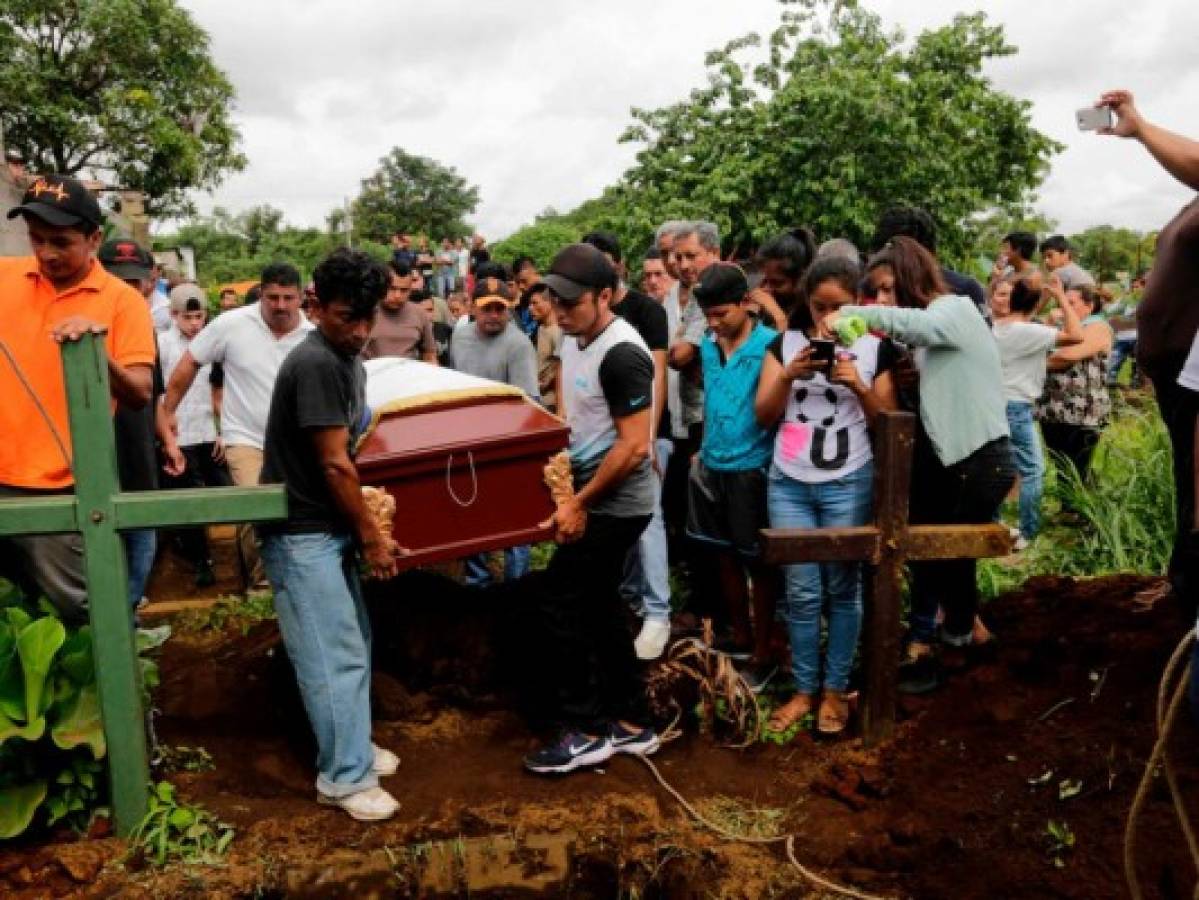 Masaya entierra a sus muertos mientras resiste el asedio del gobierno nicaragüense