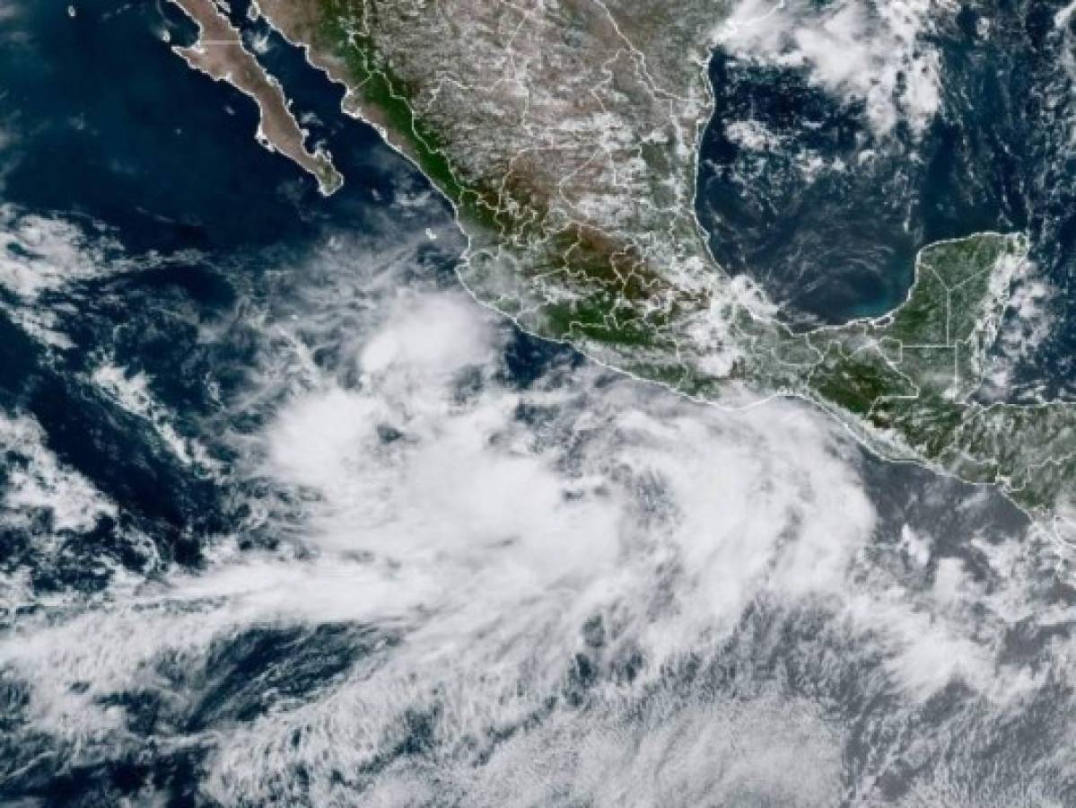Nora se convierte en huracán rumbo al Pacífico mexicano