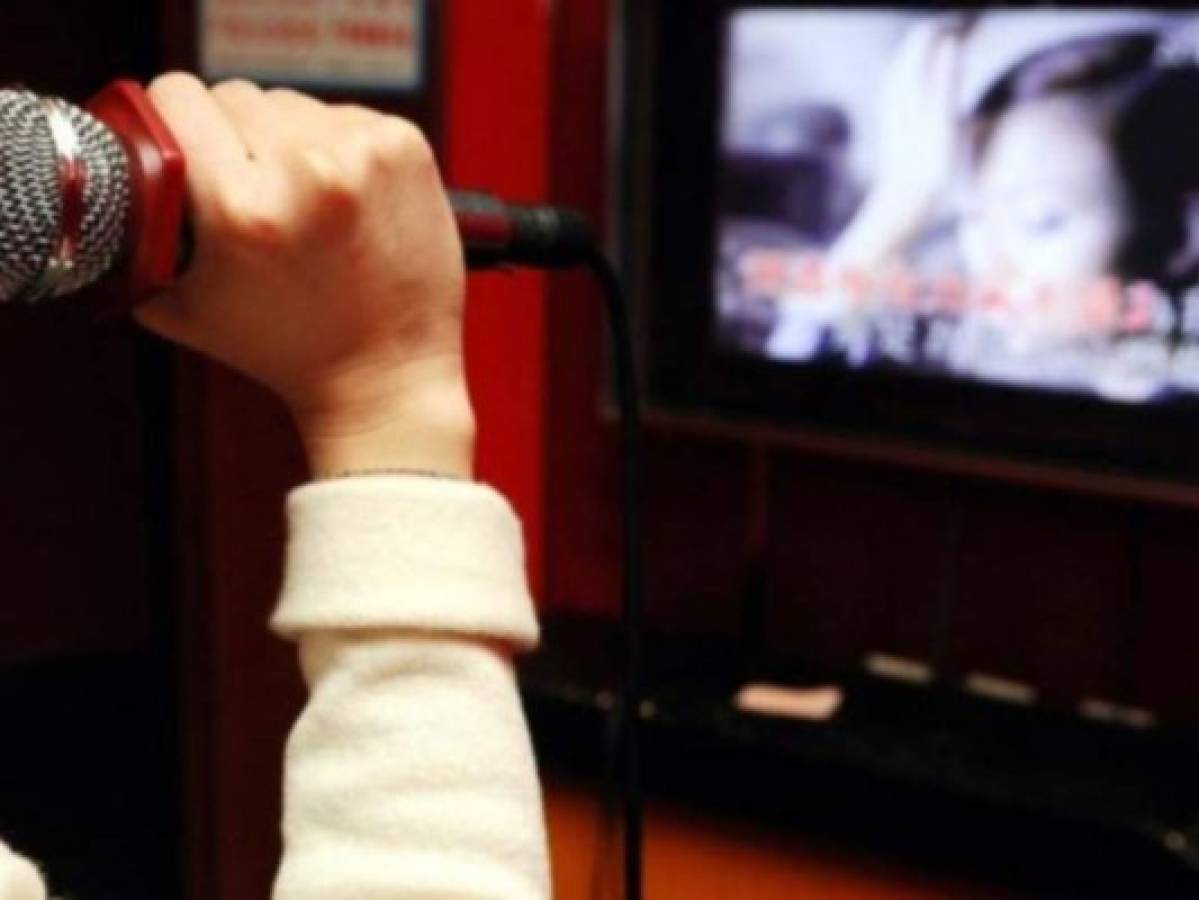 China prohibirá canciones de karaokes que inciten al odio o amenacen la 'seguridad nacional'
