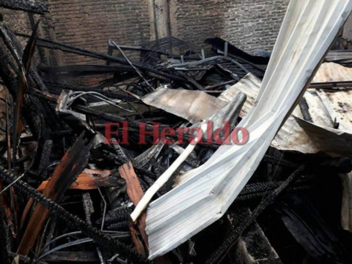 Cinco familias quedaron en la calle tras incendio en la capital y claman ayuda al gobierno