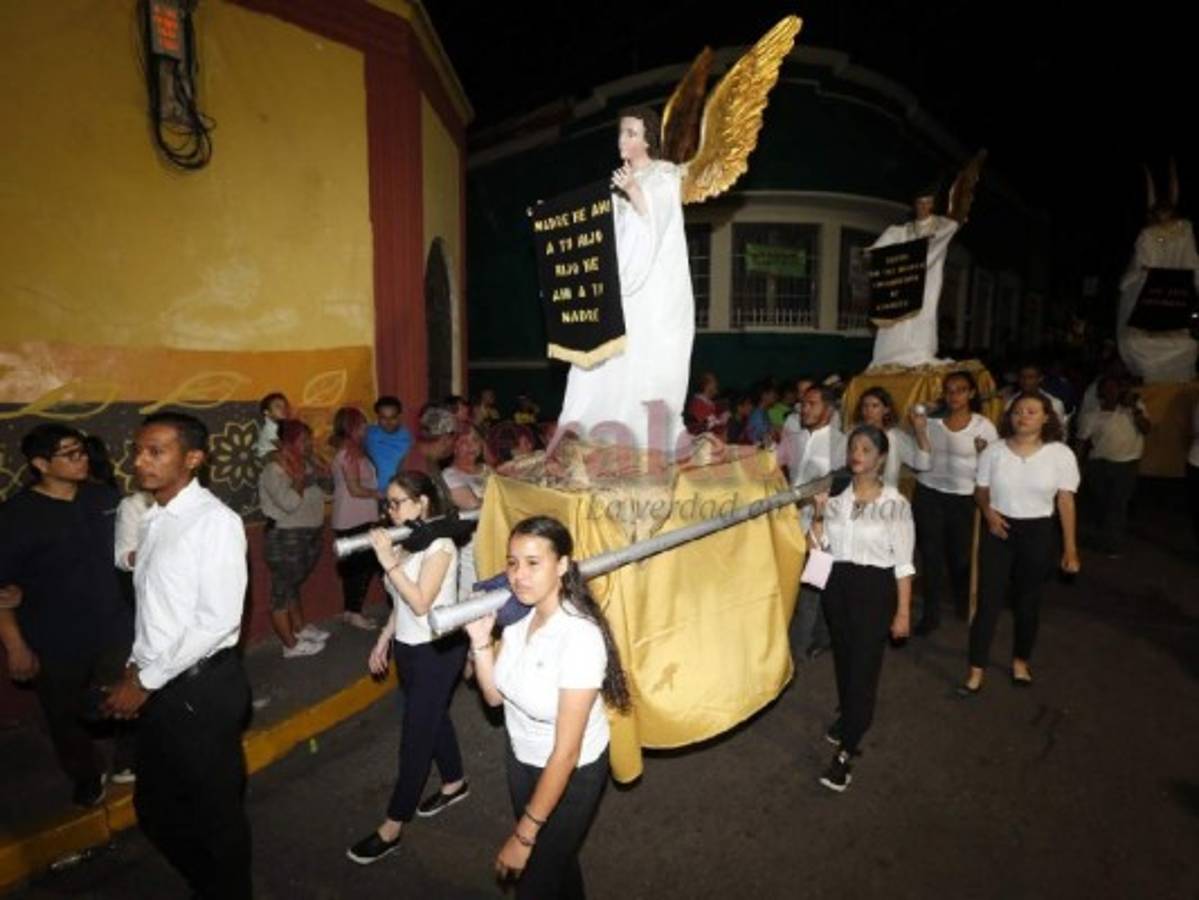 Capitalinos conmemoran el Santo Entierro de Jesús en el centro histórico