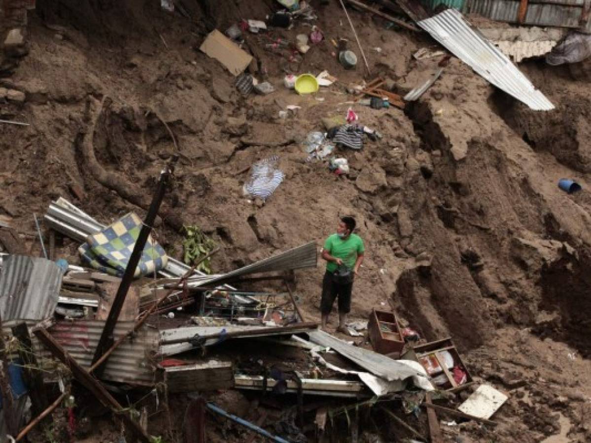Sube a 27 la cifra de muertos por tormentas tropicales en El Salvador